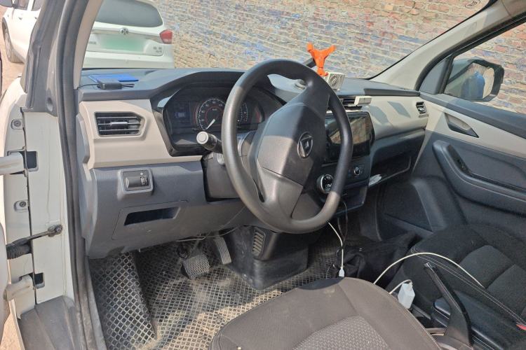 Used SAIC MAXUS EV30 2021 Pure Electric Smart Logistics Expert with Long Wheelbase—CATL