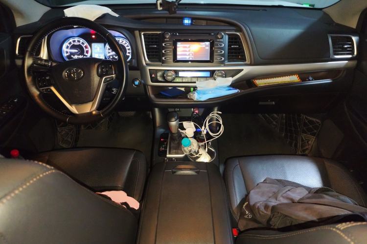 Used Toyota Highlander 2015 2.0T Two-Wheel Drive Luxury Edition 7 Seats Center Console