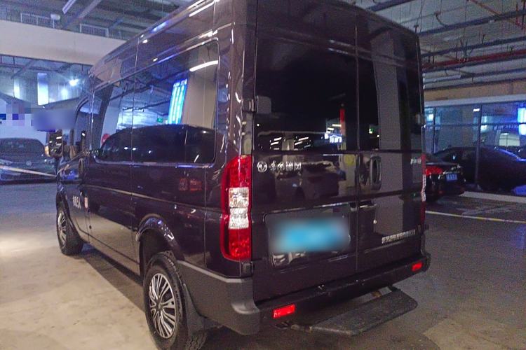 Used Dongfeng Yufeng Yufeng 2023 V9+ 2.0T Automatic Front-Wheel-Drive Short Wheelbase Mid-Roof Design—5/6-Seater
