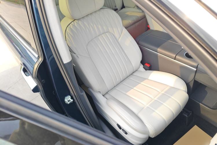 Used VOYAH Dream 2025 PHEV Four-Wheel-Drive Flagship Kunpeng Edition Right Front Seat