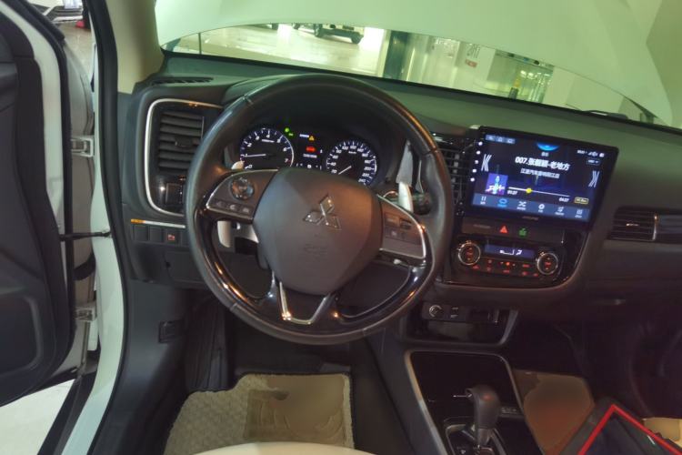 Used Mitsubishi Outlander 2018 2.4L 4x4 Luxury Edition 7-Seater