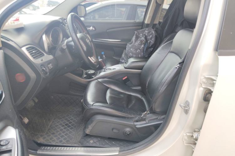 Used Dodge Journey 2013 2.4L Two-Wheel Drive Luxury Version Left Front Seat