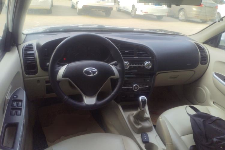 Used Soueast V3 Lingyue 2014 1.5L Manual Happiness Edition Center Console