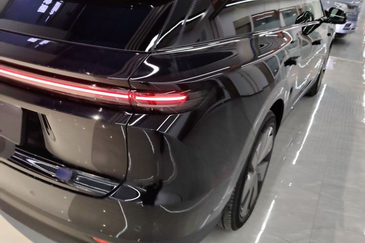 Used Li Auto i6 2025 Model Four-Wheel-Drive Standard Type
