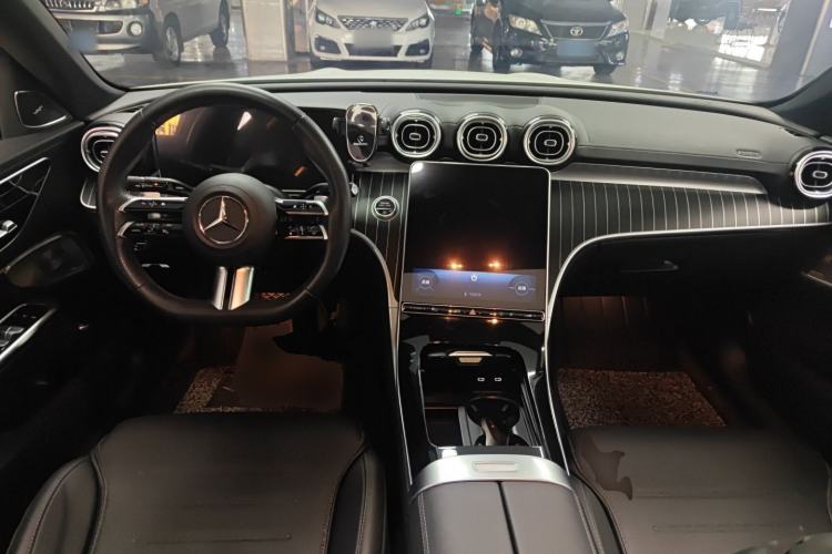 Used Mercedes-Benz C-Class 2024 C 260 L Brilliant Night Sports Edition Center Console