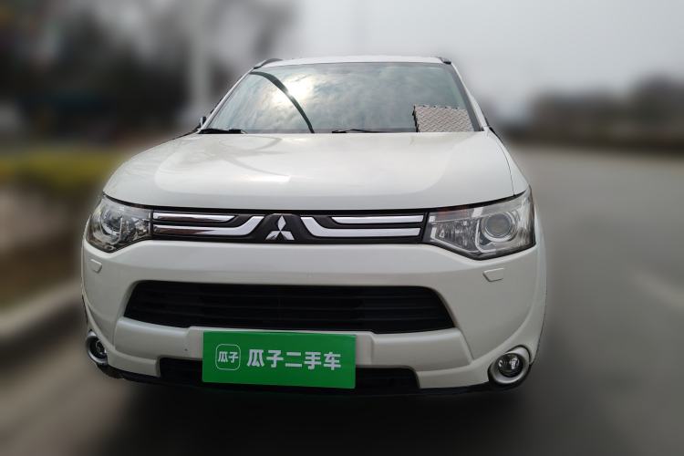 Used Mitsubishi Outlander 2013 2.4L Four-Wheel Drive Luxury Navigation Version 7 Seats
