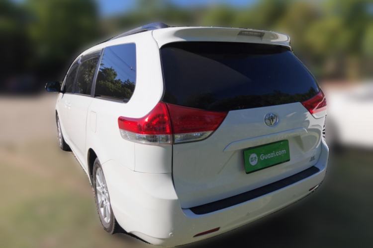 Used Toyota SIENNA 2011 3.5L 4x4 Automatic
