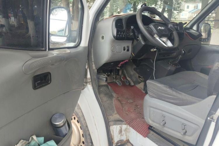 Used JMC Transit 2019 2.8T Commercial Version Long Wheelbase Mid-Roof 6-Seater Rear Single Tire China VI Emission Standard – JX493