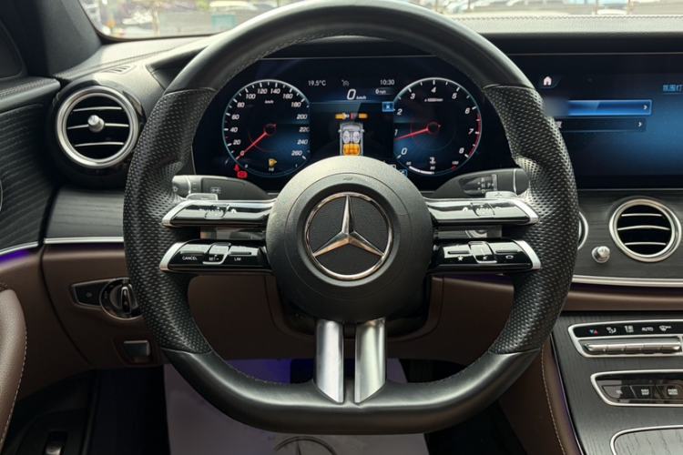 Used Mercedes-Benz E-Class 2022 Revised Version E 300 L Sporty and Stylish Edition Interior 2