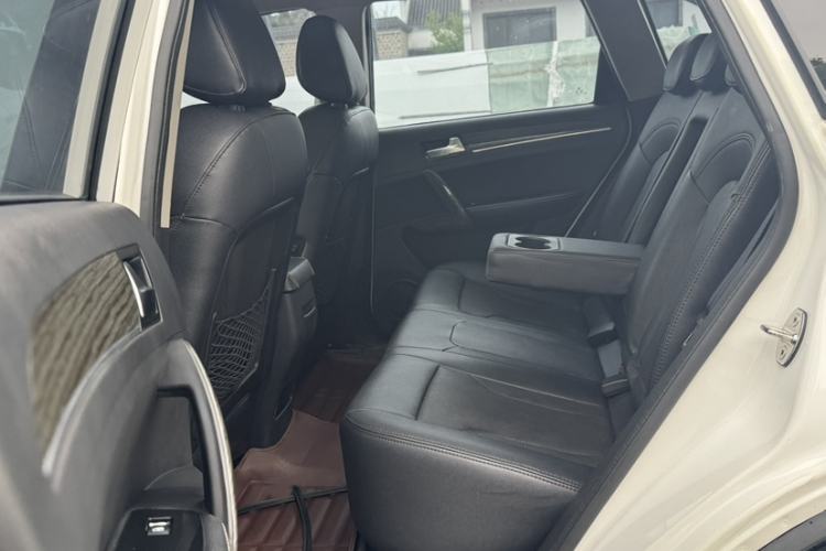 Used Zotye T600 2015 1.5T Manual Luxury Model Interior 5