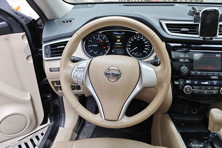 Used Nissan X-Trail 2014 2.0L CVT Comfort Edition 2WD Steering Wheel