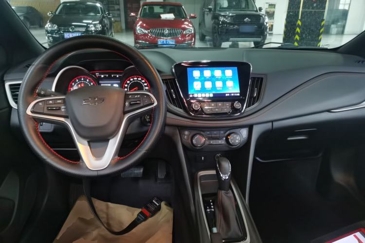 Used Chevrolet Monza 2020 Light Hybrid RS 330T Automatic Comfort Edition Center Console