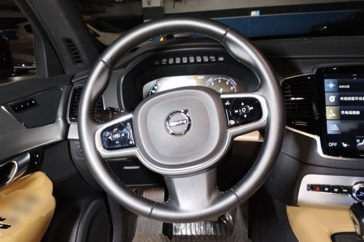 Used Volvo XC90 
