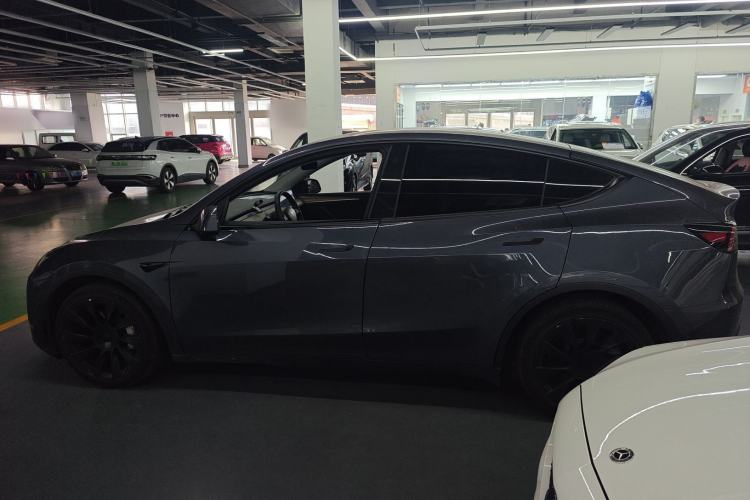Used Tesla Model Y 2021 Long-Range All-Wheel-Drive Version
