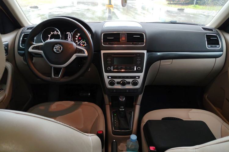 Used Skoda Yeti 2016 1.4TSI DSG Style Edition Center Console