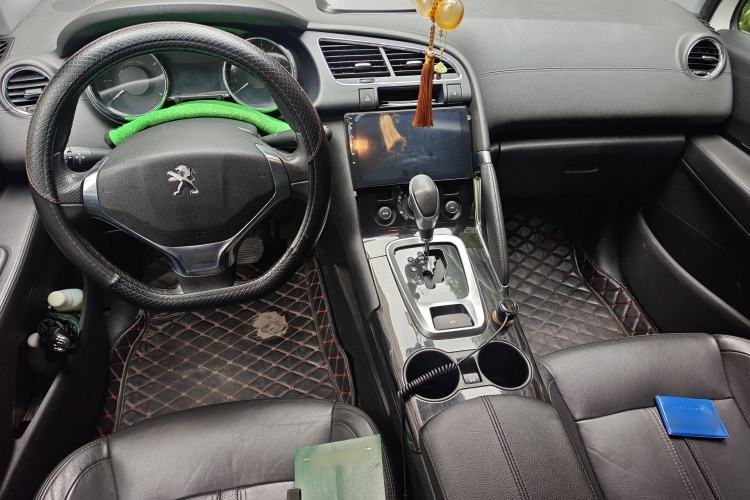 Used Peugeot 3008 2013 2.0L Automatic Trend Edition Center Console