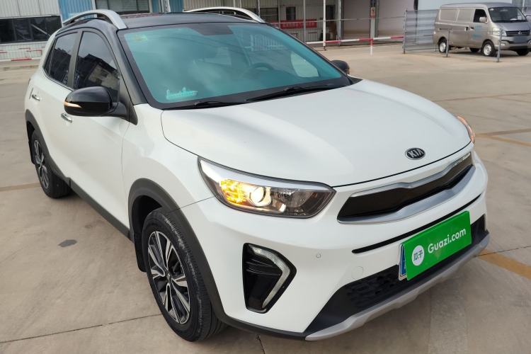 Used Kia kx1 Stonic 2021 1.4L CVT Fun & Sunroof Model Front Right 45 Deg