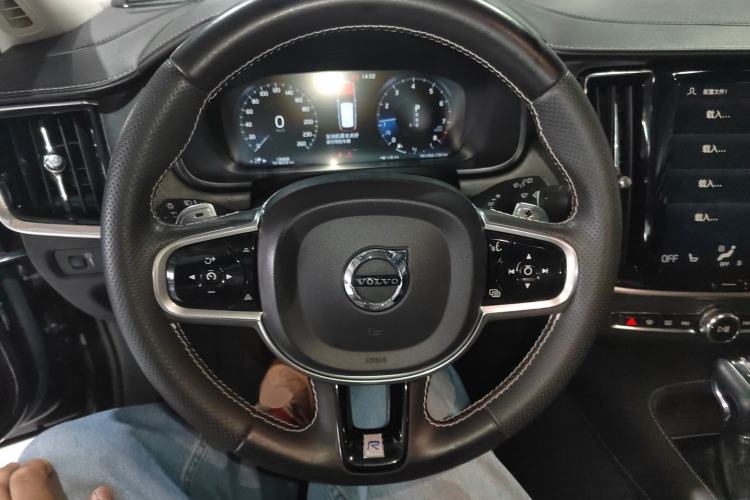 Used Volvo V90 2017 Cross Country T5 AWD Prestige Edition Steering Wheel