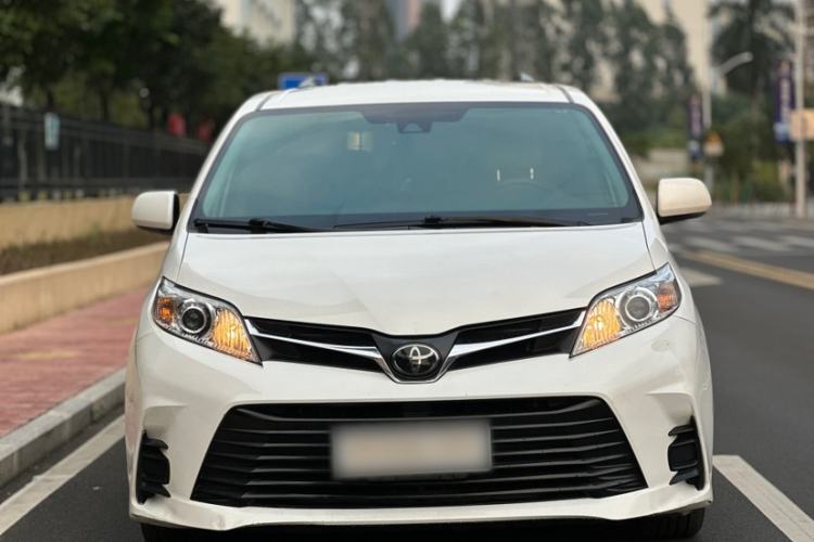 Used Toyota Sienna 2019 3.5L Two-Wheel Drive LE Trim 7 Seats U.S. Specification
