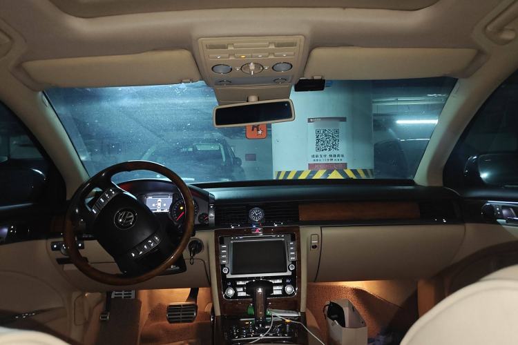 Used Volkswagen Phaeton 2011 3.6L V6 5-Seater Extended Business Edition Headliner