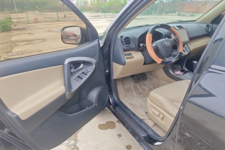 Used Toyota RAV4 2011 2.0L Automatic Luxury Edition Driver Seat