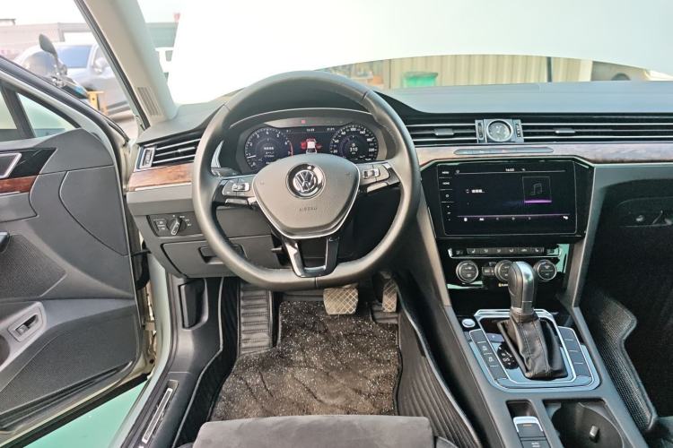 Used Volkswagen Magotan 2018 330TSI DSG Luxury Model
