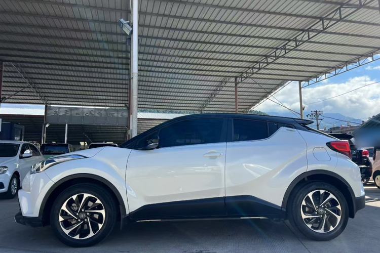 Used Toyota IZOA 2018 2.0L Yichi Version China VI Standard