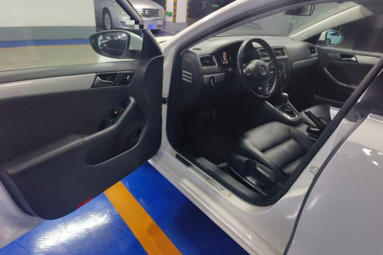 Used Volkswagen Sagitar 2014 1.4TSI Automatic Luxury Model Driver Seat