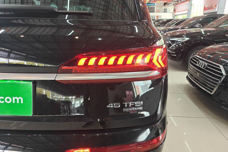 Used Audi Q7 2023 45 TFSI quattro S line Sport model