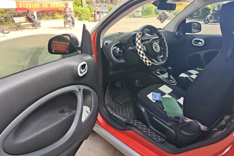 Used smart fortwo 2015 1.0L 52 kW Hardtop Passion Edition Driver Seat