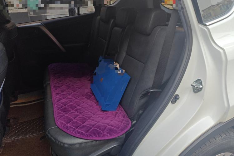 Used Toyota RAV4 2015 2.0L CVT Two-Wheel Drive Fashion Edition Left Rear Seat