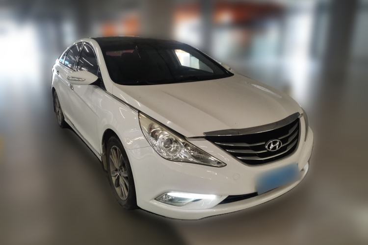 Used Hyundai Sonata 2014 2.4L Automatic Leading Edition China IV Standard Front Right 45 Deg