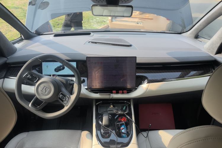 Used Zeekr 009 2024 7-Seater Walk-Through Version Four-Wheel Drive 108 kWh Center Console