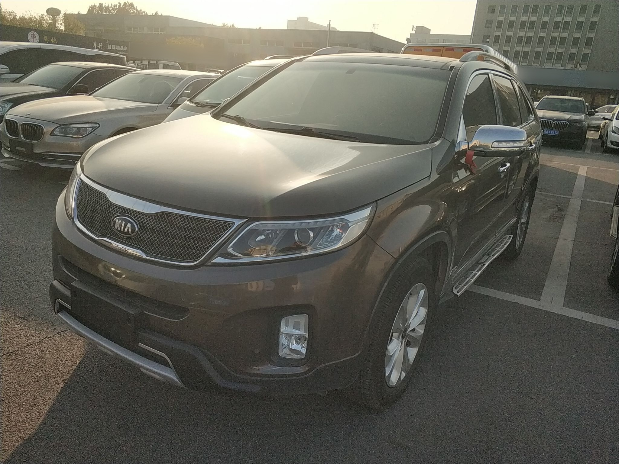 تحت مقدمة السيارة