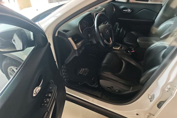 Used Jeep Cherokee 2016 2.0L Superior Edition
