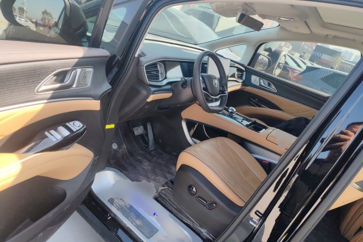 Used Denza D9 2024 DM-i 980 Four-Wheel Drive Prestige Model
