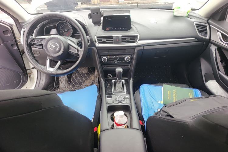 Used Mazda 3 Axela 2019 Cloud-Controlled Sedan 1.5L Automatic Luxury Model China VI Standard Center Console