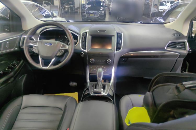 Used Ford Edge 2018 EcoBoost 245 Two-Wheel-Drive Titanium 7-Seater China VI Standard Center Console