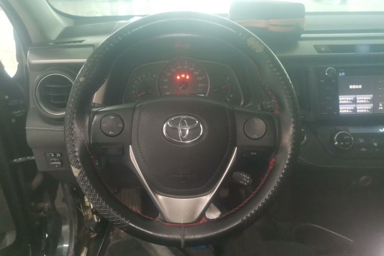 Used Toyota RAV4 2016 2.0L CVT Two-Wheel Drive Fashion Edition China V Standard