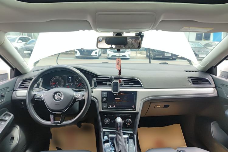 Used Volkswagen Lamando 2019 280TSI DSG Comfort Edition China VI standard Center Console