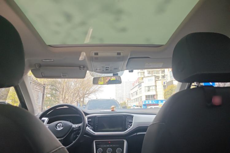 Used Volkswagen T-ROC 2018 280TSI DSG Two-Wheel Drive Advanced Version China V Emission Standard Headliner