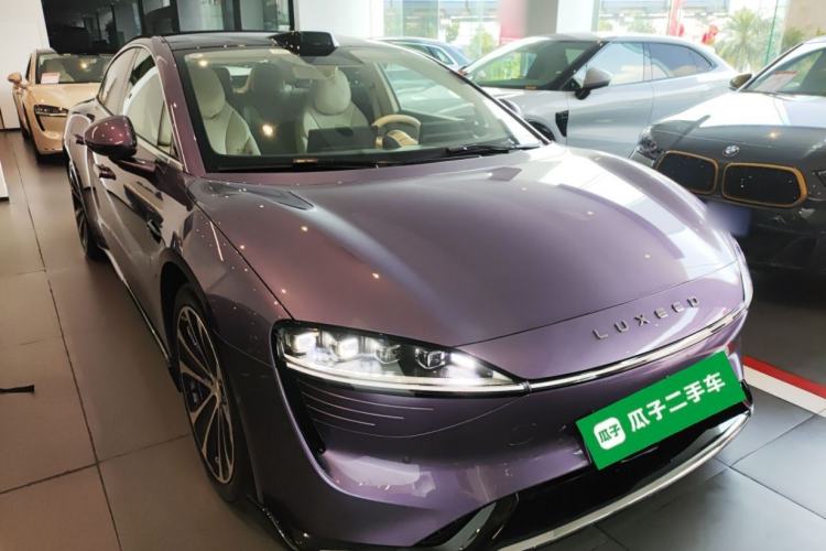 Used Hima Luxeed S7 2025 785 km Ultra Front Right 45 Deg