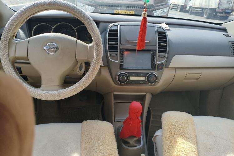 Used Nissan Sylphy 2012 Classic 1.6XE Manual Comfort Edition Center Console