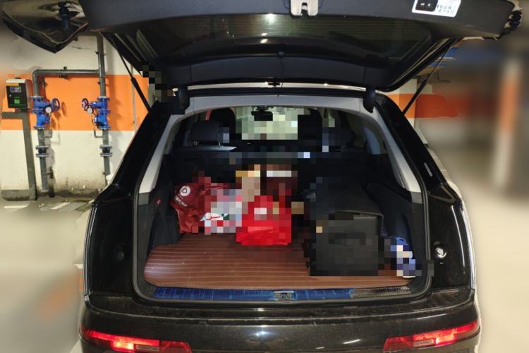 Used Audi Q7 2022 55 TFSI quattro S line Sport model Trunk