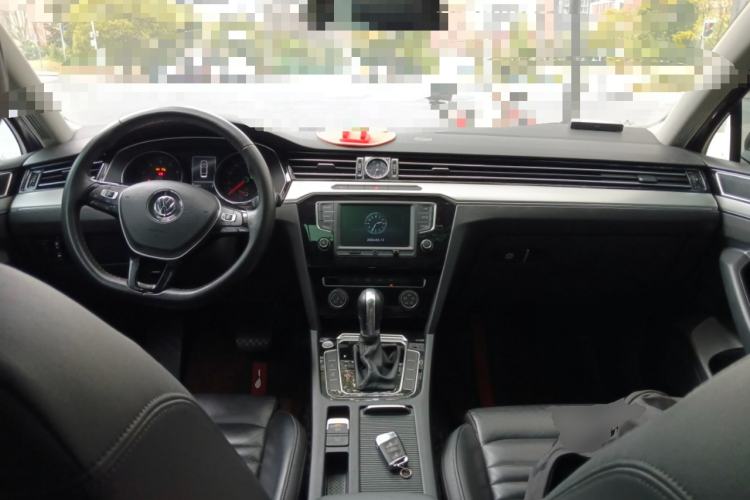 Used Volkswagen Magotan 2017 330TSI DSG Leading Model
