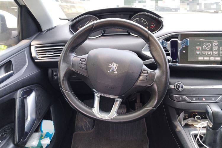 Used Peugeot 308S 2015 1.2T Automatic Jingchi Edition Steering Wheel