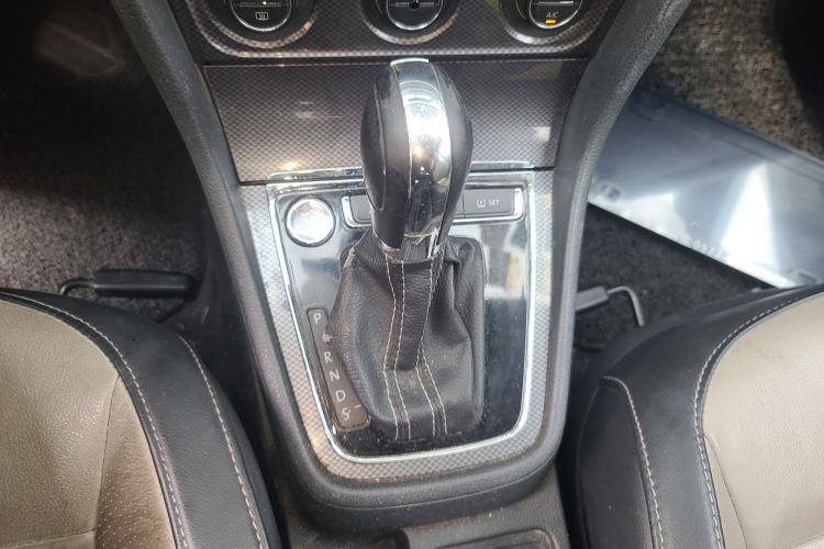 Used Volkswagen Cross Lavida 2014 1.6L Automatic