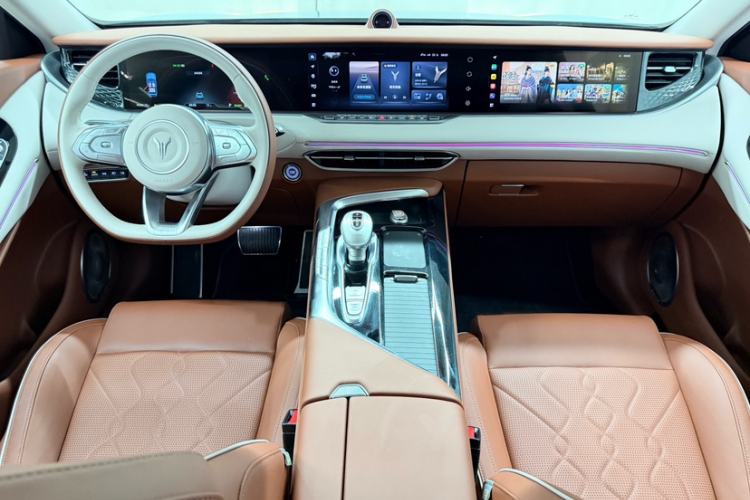 Used VOYAH FREE 2023 Four-Wheel Drive Extended-Range Model with Ultra-Long Range Interior 3