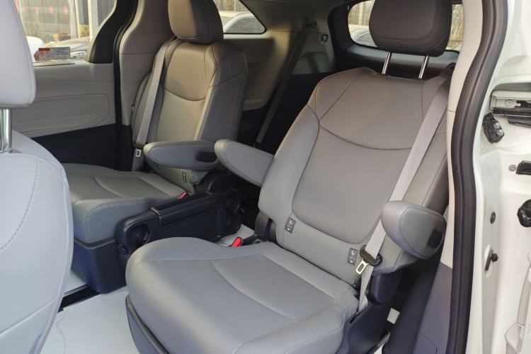 Used Toyota Granvia 2024 2.5L Hybrid Comfort Edition