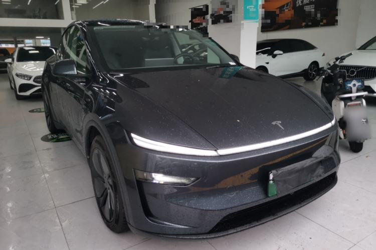 Used Tesla Model Y 2025 Long-Range All-Wheel-Drive Version Front Right 45 Deg